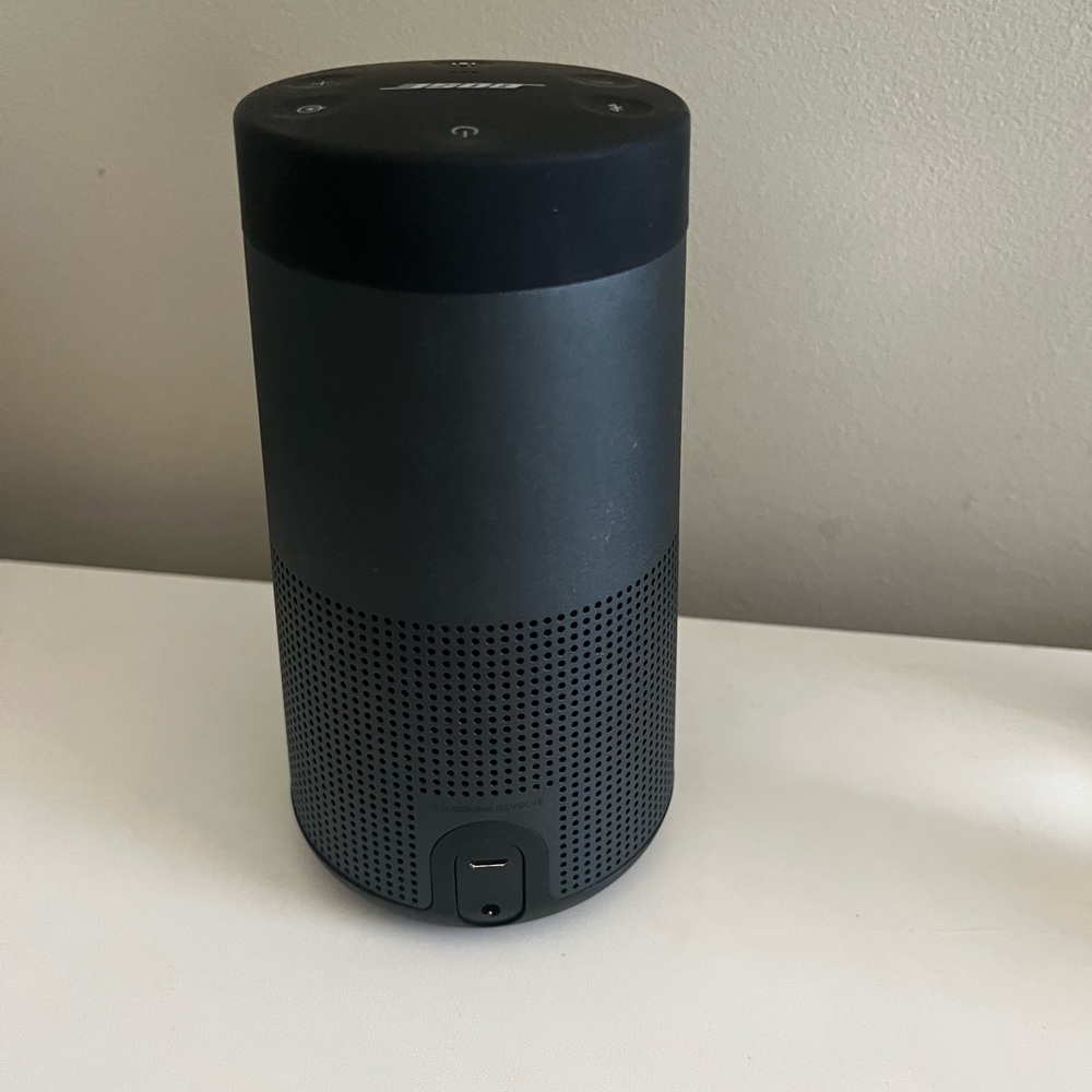 BOSE Soundlink Revolve Bluetooth speaker, charger included